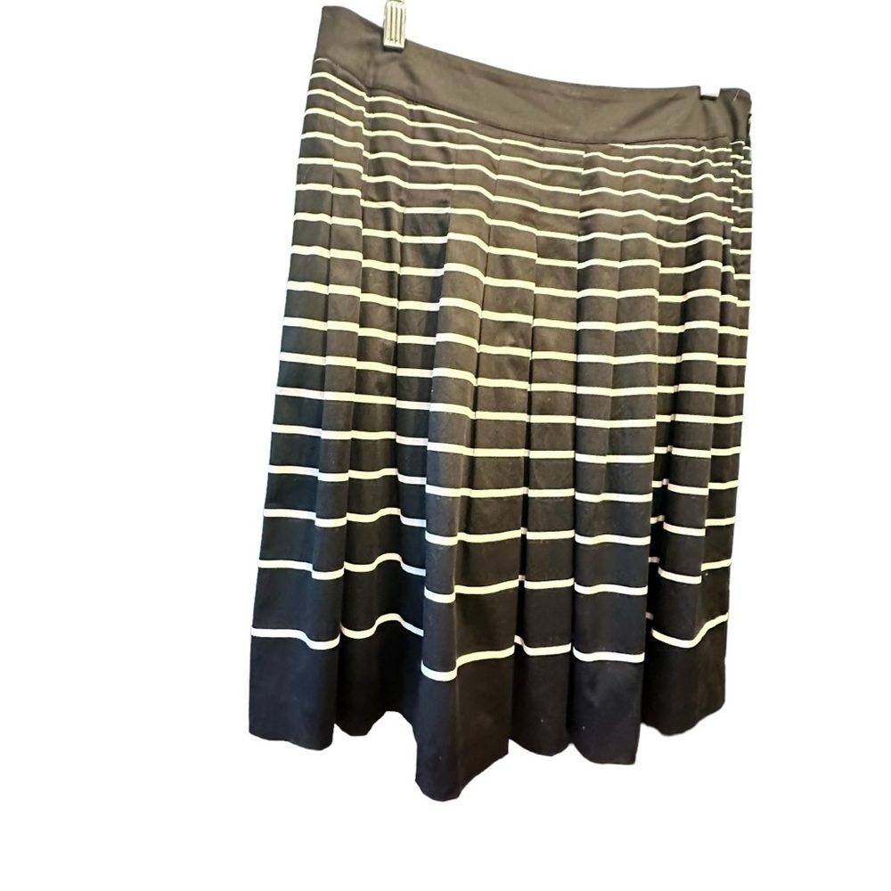 🔴 5 for $40 SALE! 
TALBOTS Pleated ALine Black White Striped Skirt Sz 8 - Picture 7 of 11